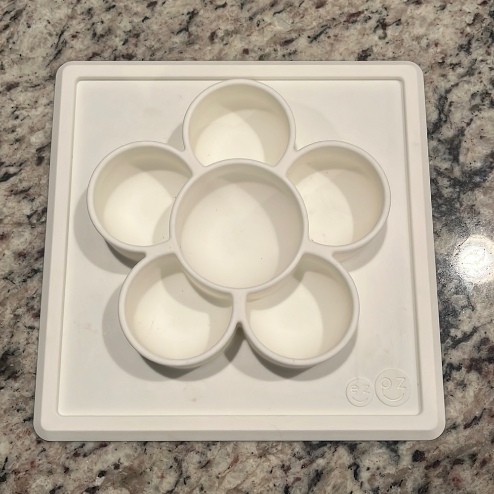Ezpz mini play flower mat
